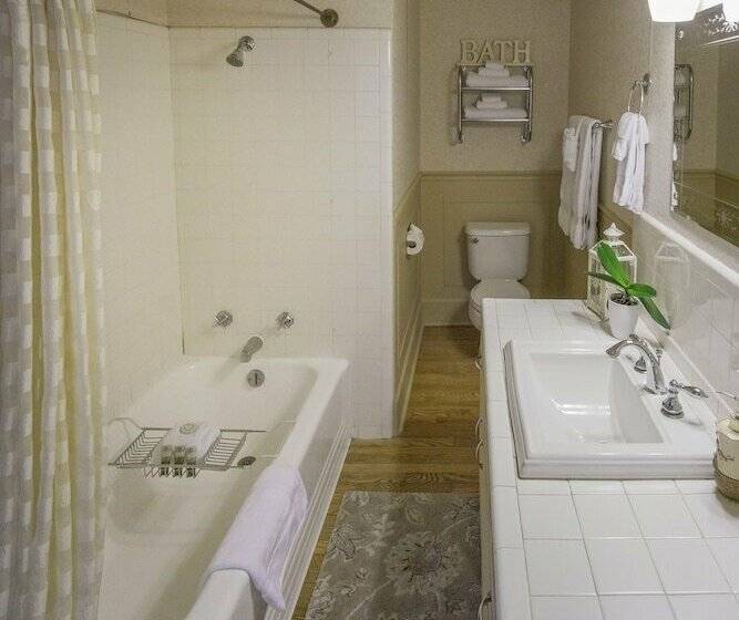 スタンダードルーム, Warm Springs Inn & Winery