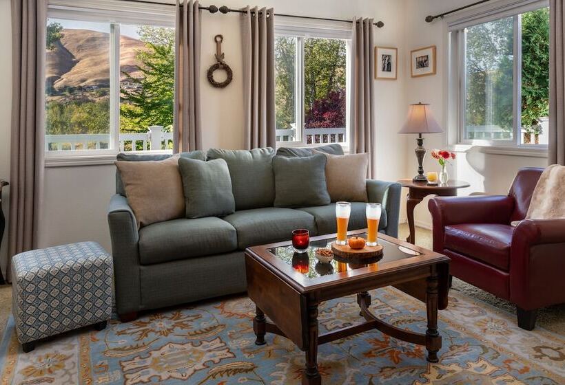 スタンダードルーム, Warm Springs Inn & Winery