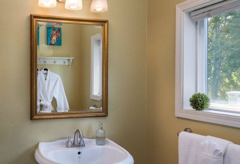 スタンダードルーム, Warm Springs Inn & Winery