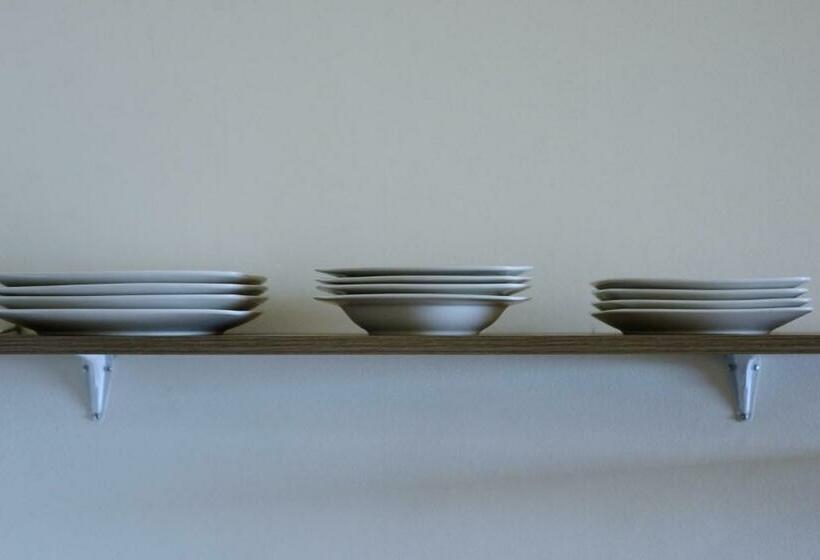 إستوديو قياسى, Cerritos Beach Hotel Desert Moon