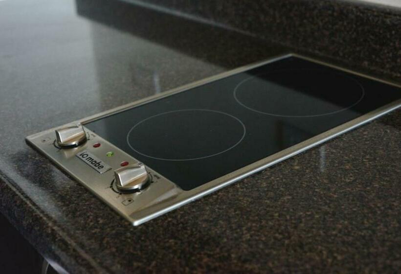 إستوديو قياسى, Cerritos Beach Hotel Desert Moon