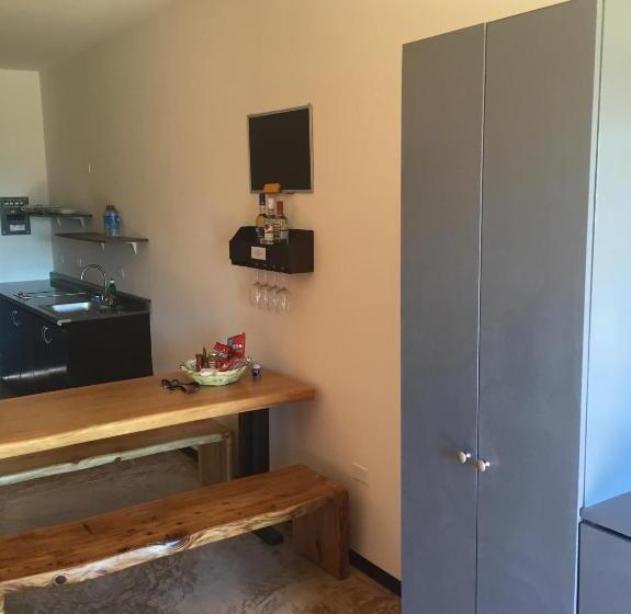 إستوديو قياسى, Cerritos Beach Hotel Desert Moon