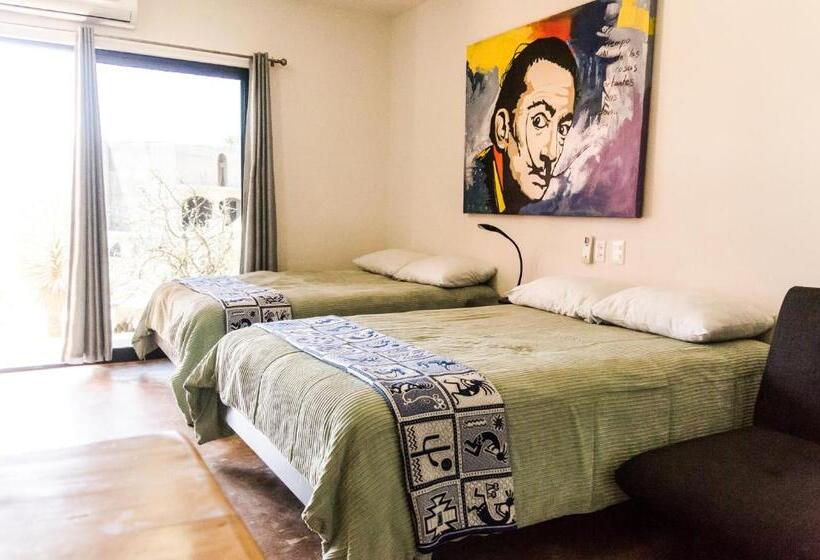 إستوديو قياسى, Cerritos Beach Hotel Desert Moon