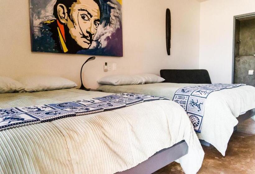 إستوديو قياسى, Cerritos Beach Hotel Desert Moon