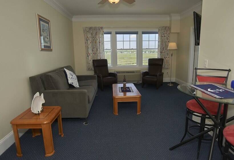 Люкс, Atlantic Breeze Suites