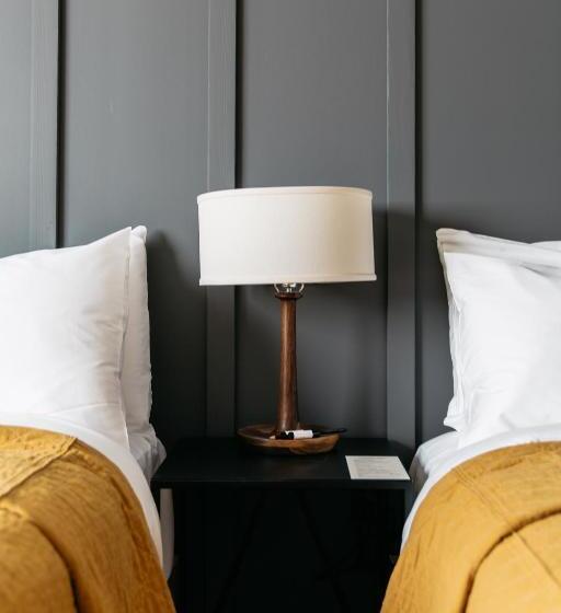 חדר סטנדרט, The Coachman