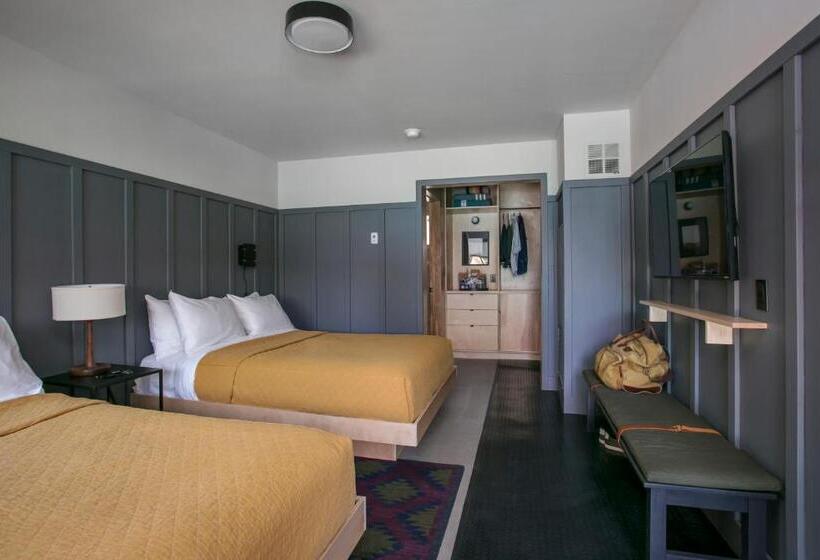 חדר סטנדרט, The Coachman