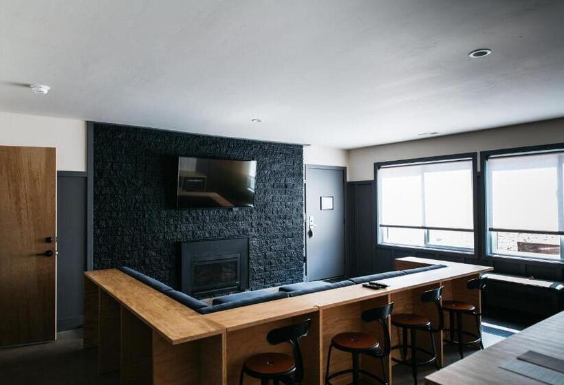 סוויטת 3 חדרי שינה, The Coachman