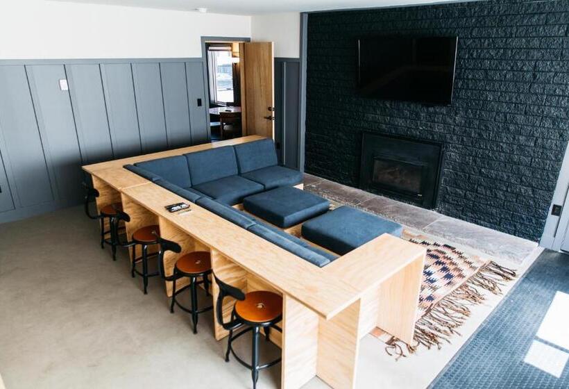 סוויטת 3 חדרי שינה, The Coachman