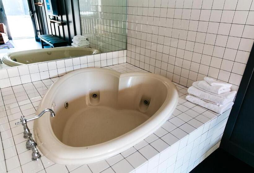 חדר סטנדרט, The Coachman