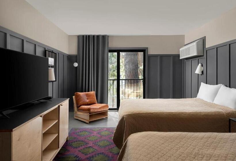 חדר לארבעה סטנדרטי עם מרפסת, The Coachman