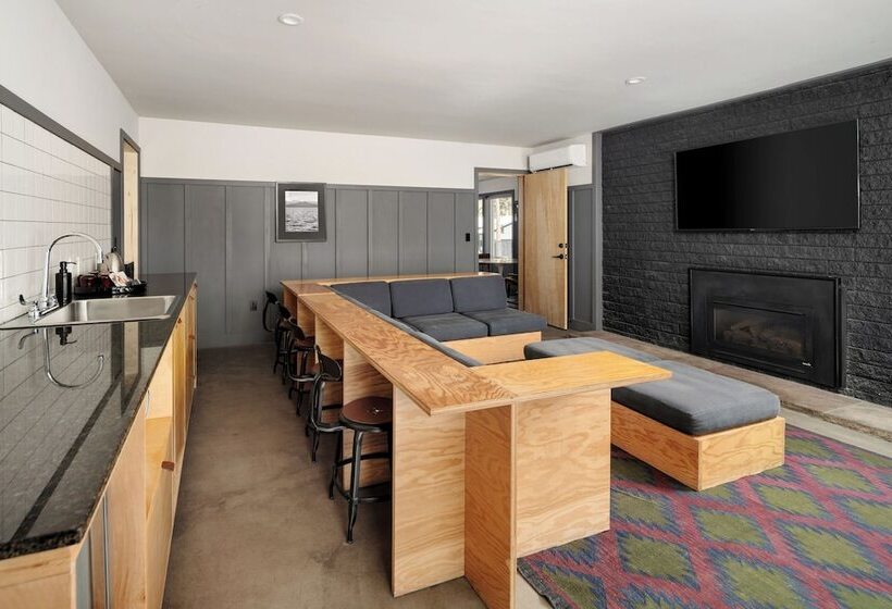 סוויטת 3 חדרי שינה, The Coachman