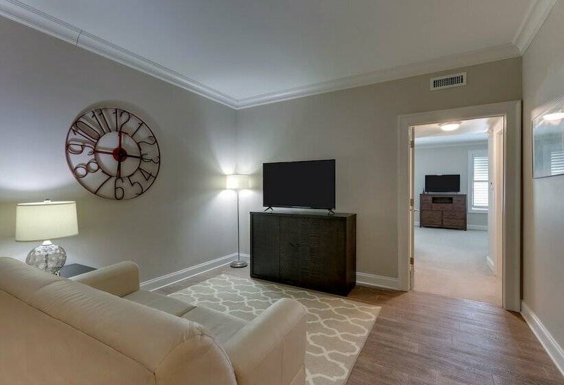 行政套房, The Mantissa