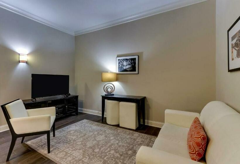 套房, The Mantissa