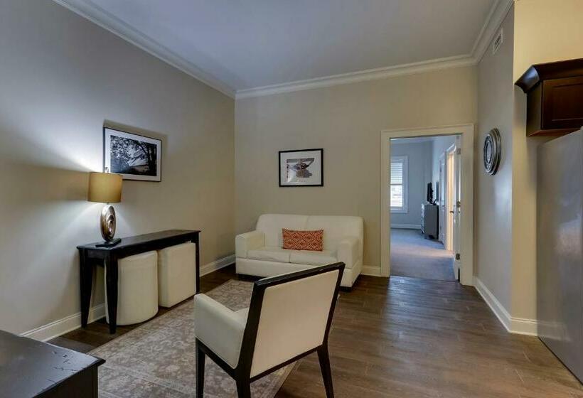 套房, The Mantissa