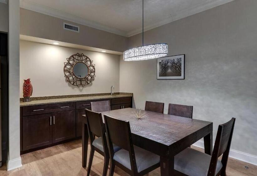 豪华套房, The Mantissa