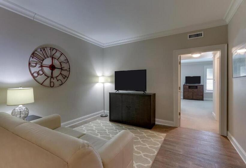 豪华套房, The Mantissa