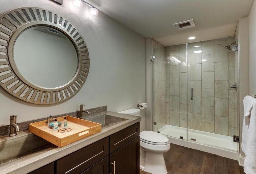 豪华套房, The Mantissa