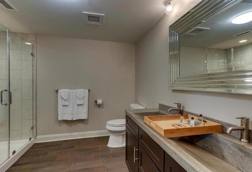 行政套房, The Mantissa