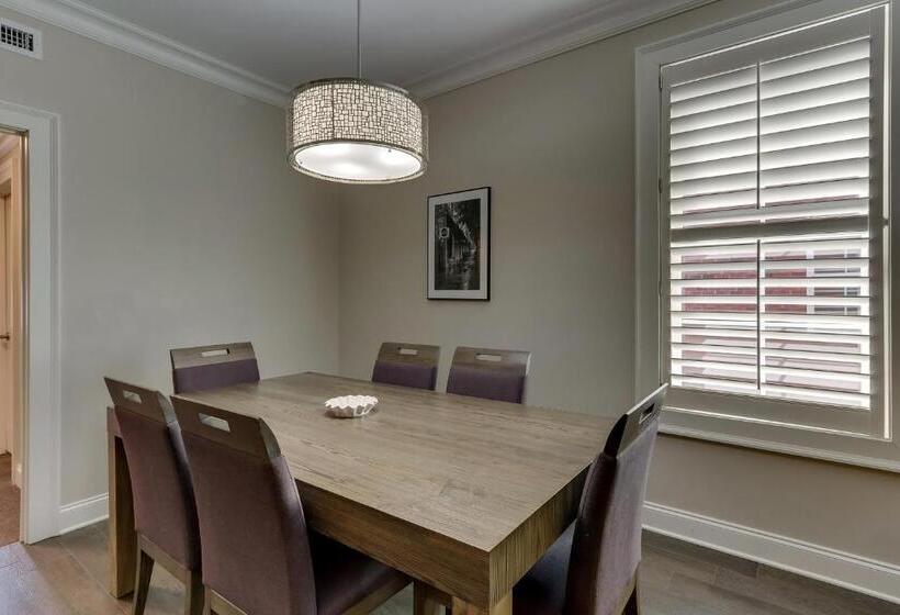 行政套房, The Mantissa