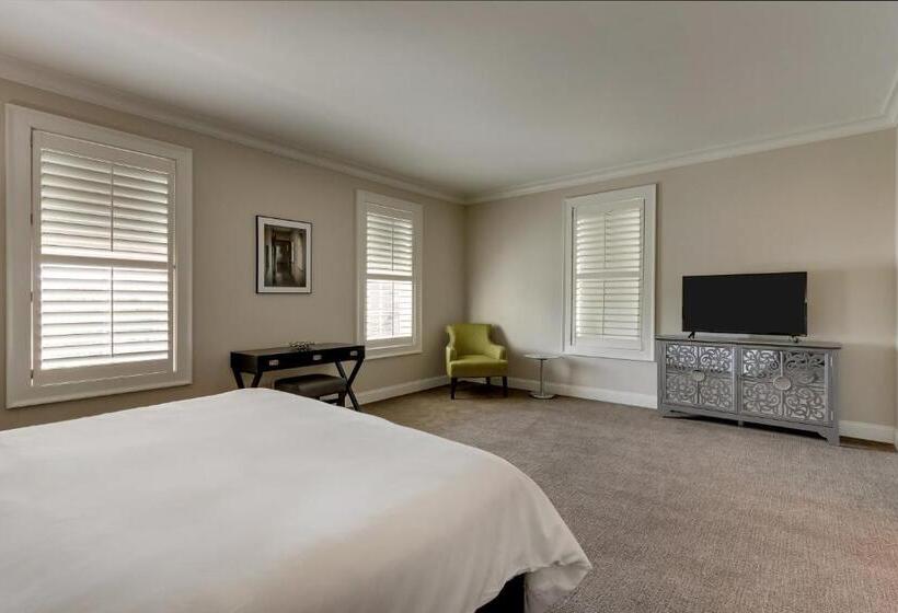 行政套房, The Mantissa