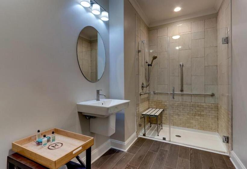 带大床的套房, The Mantissa