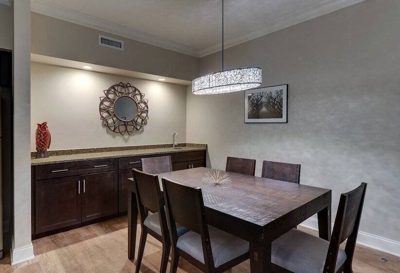 行政套房, The Mantissa