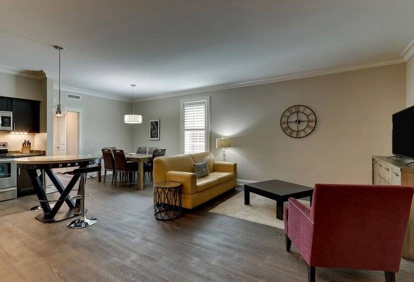 套房, The Mantissa