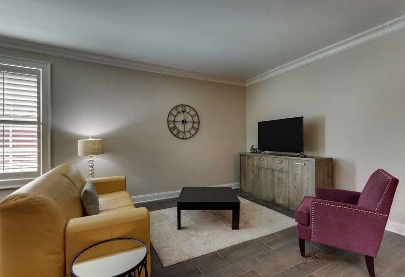 套房, The Mantissa