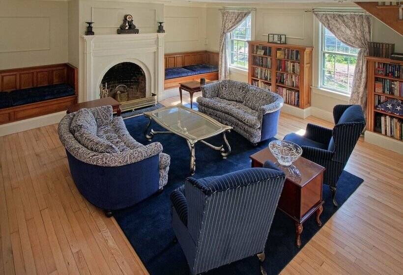 جناح سرير ملكى, Windsor Mansion Inn