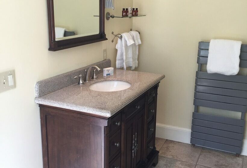 بنجلو قياسى, Windsor Mansion Inn