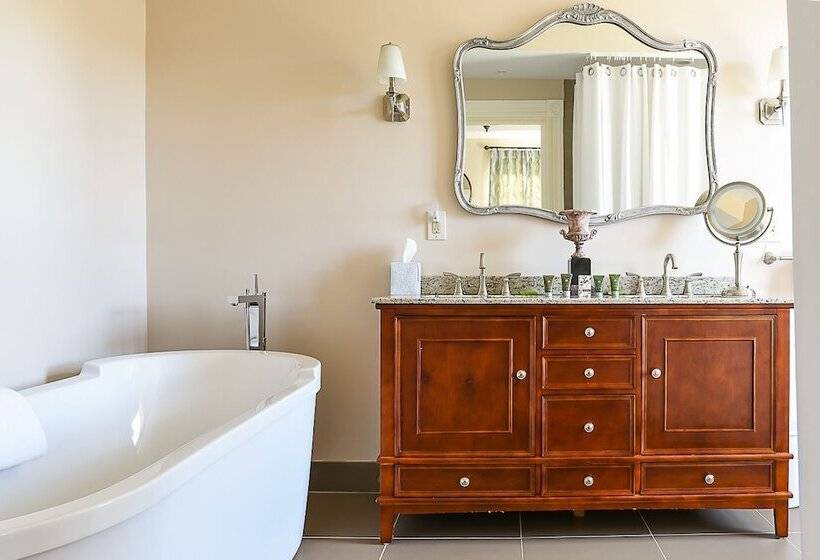 جناح سرير ملكى, Windsor Mansion Inn