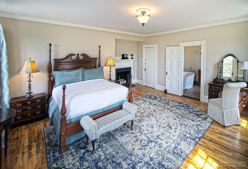 جناح سرير ملكى, Windsor Mansion Inn