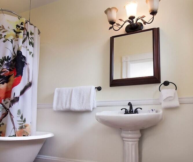 جناح سرير ملكى, Windsor Mansion Inn