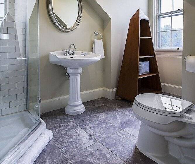 غرفة قياسية, Windsor Mansion Inn