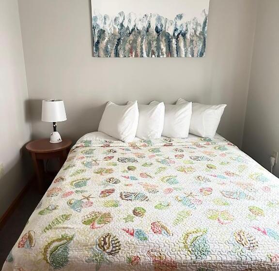 3 Bedroom Suite, Abellona Inn & Suites