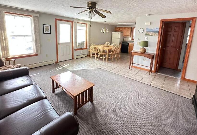 3 Bedroom Suite, Abellona Inn & Suites