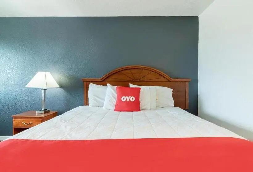 キングサイズベッドのスタンダードルーム, OYO Hotel Pearsall I-35 East