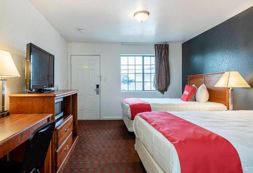 Номер Стандарт, OYO Hotel Pearsall I-35 East