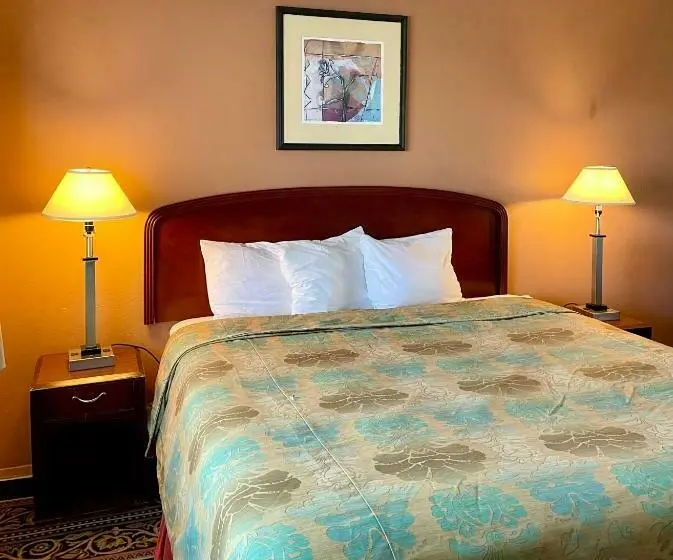 キングサイズベッドのスタンダードルーム, Red Bluff Inn