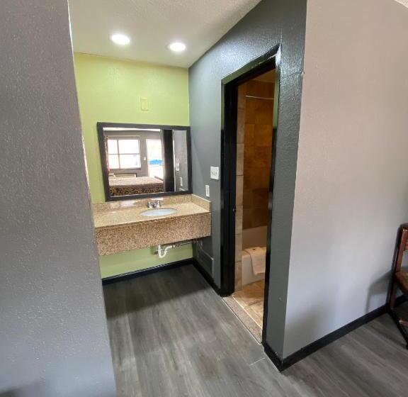 غرفة قياسية, Town House Motel