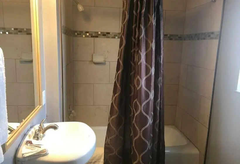 キングサイズベッドのスタンダードルーム, Townhouse Motel   West Sacramento