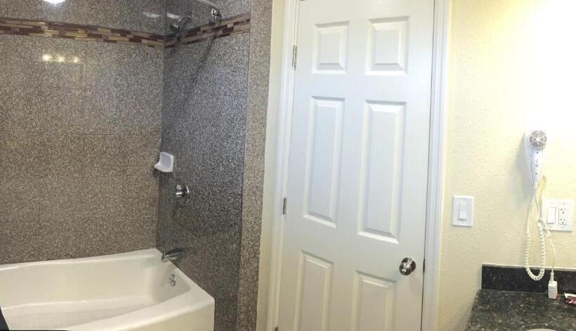 Стандартный Номер Кровать Кинг, Wagon Wheel Motel