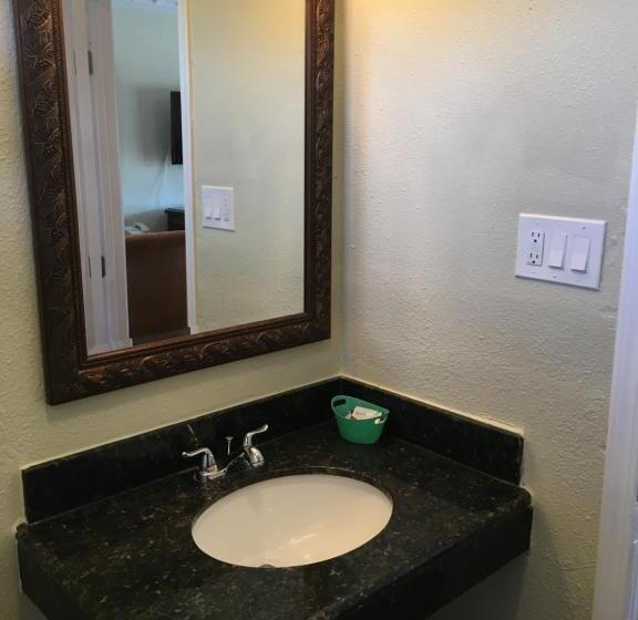 غرفة قياسية, Wagon Wheel Motel