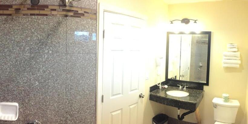 غرفة عائلية, Wagon Wheel Motel