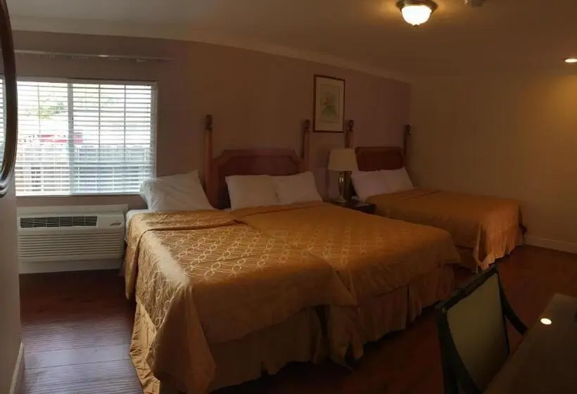 Perhehuone, Wagon Wheel Motel