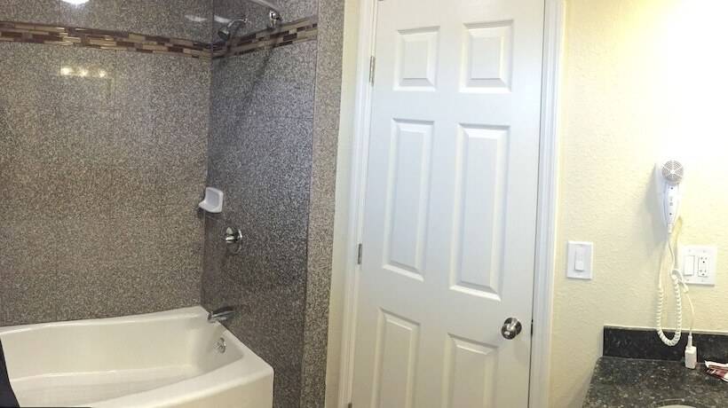 غرفة قياسية, Wagon Wheel Motel