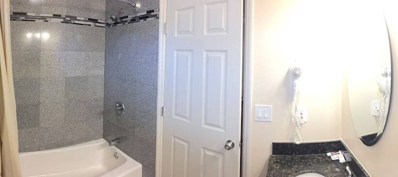 スタンダードルーム, Wagon Wheel Motel