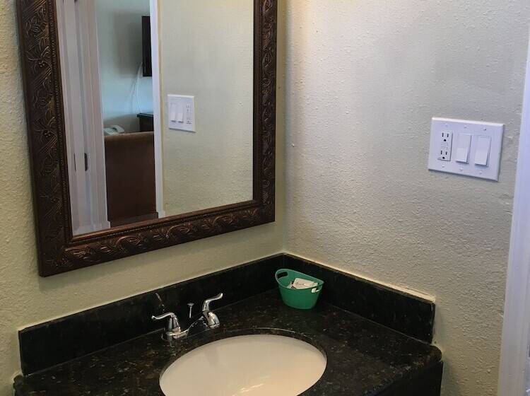 غرفة قياسية, Wagon Wheel Motel