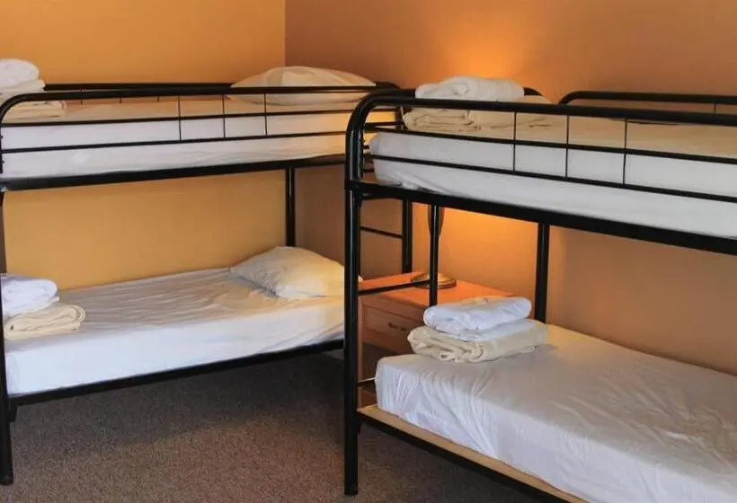 ルームシェアのワンベッド, Whitney Portal Hotel And Hostel